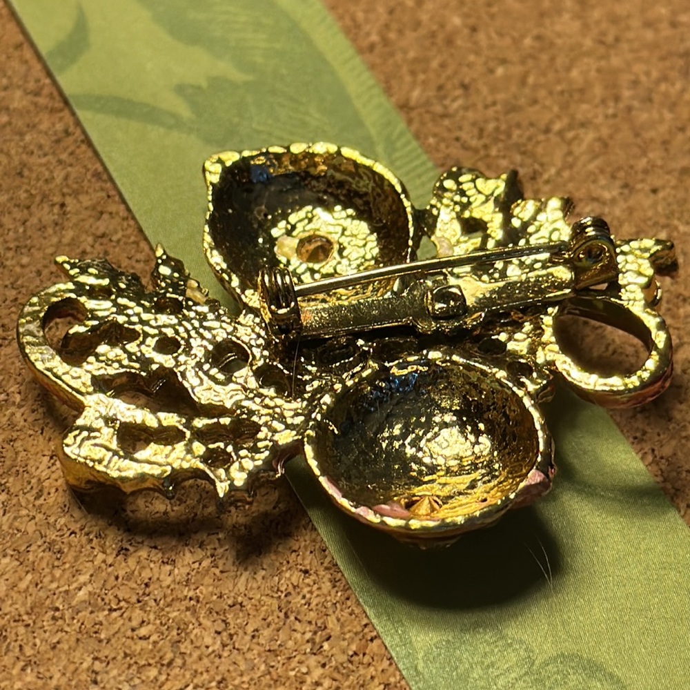 Christmas 2 brooch/pins w/rhinestones & pink & green enamel - Picture 5 of 7